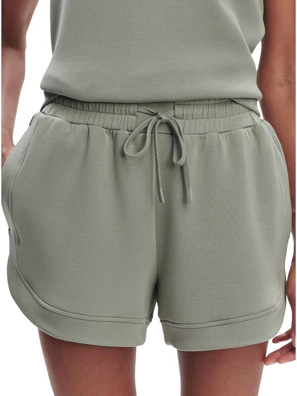 Varley Ollie High-Rise Short 3.5'' + Loretta Half-Zip Sleeveless Sweat top - Picture 2 of 12